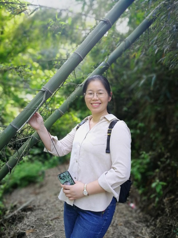 经管彭灵芝.jpg 经管彭灵芝.jpg